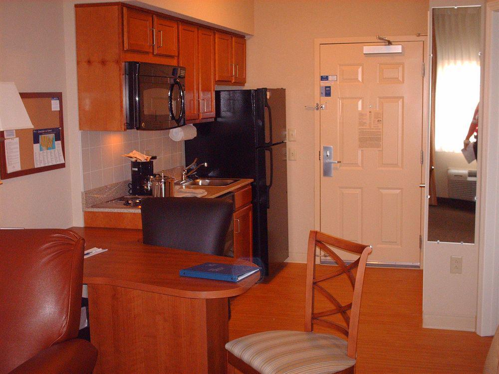 Candlewood Suites Warner Robins By Ihg Room photo